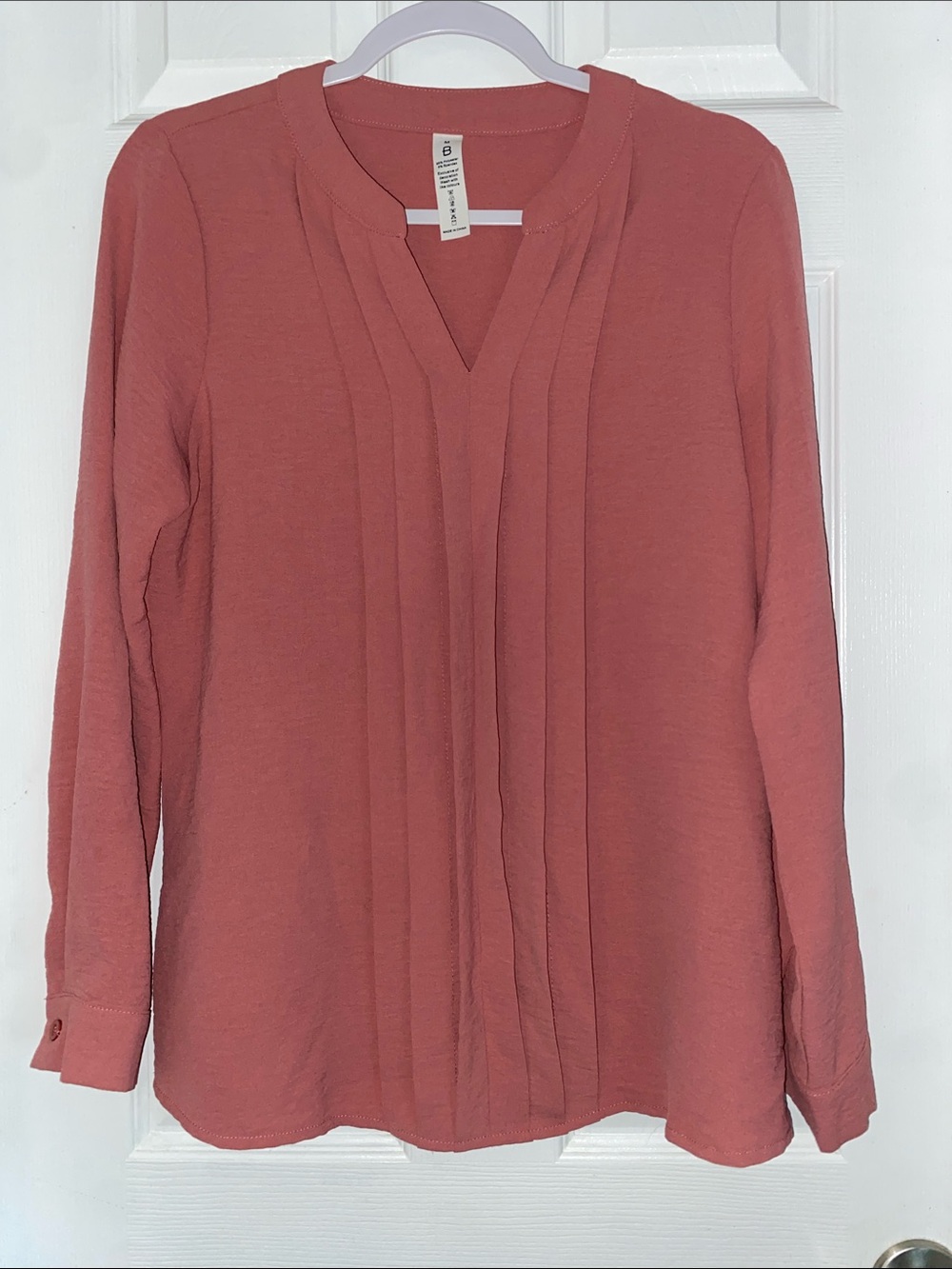 Women's Pintuck V-Neck Tunic in Coral - Casual Long Sleeve Top Great Condition